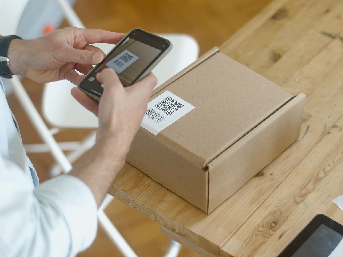 Live tracking for customers, COD reconciliation for you