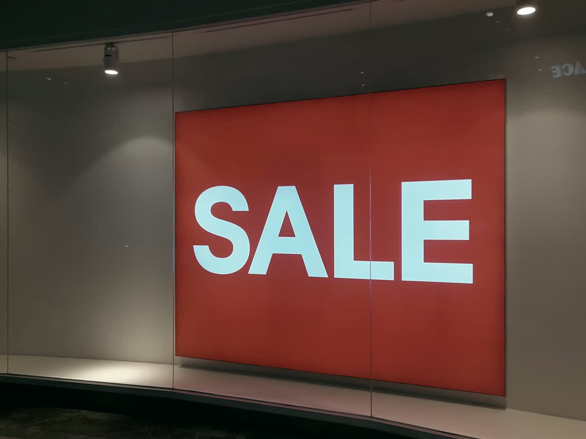 Run discounts and promo codes to reward buyers and fill your slow weeks.